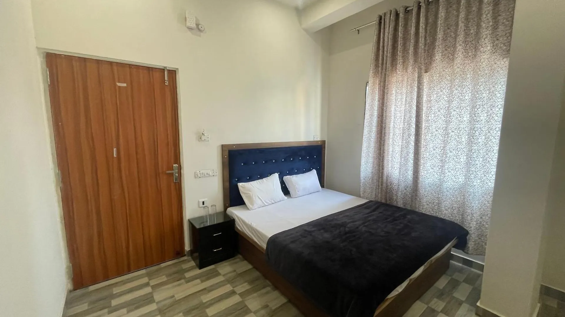 Sai Guest House Banaras Railway Station 2Km From Kashi Vishwanath Varanasi